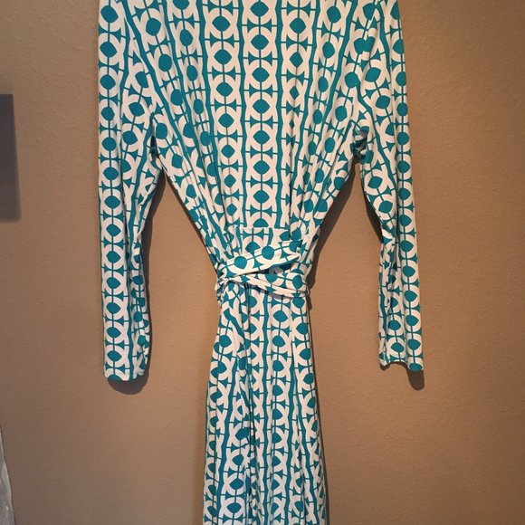 Banana Republic wrap dress - Picture 2 of 6